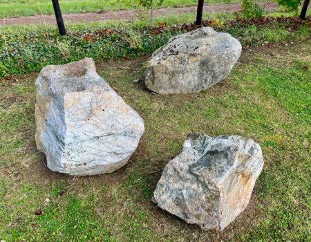 Three seat stones