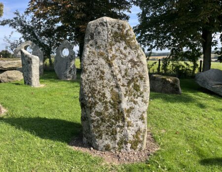 Granite standing stone with Elvin stripe